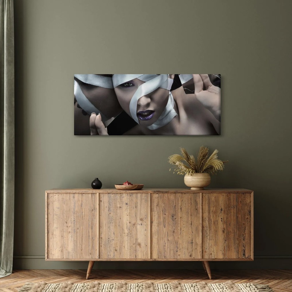 Tablou cu femeie și panglică (120x50 cm)