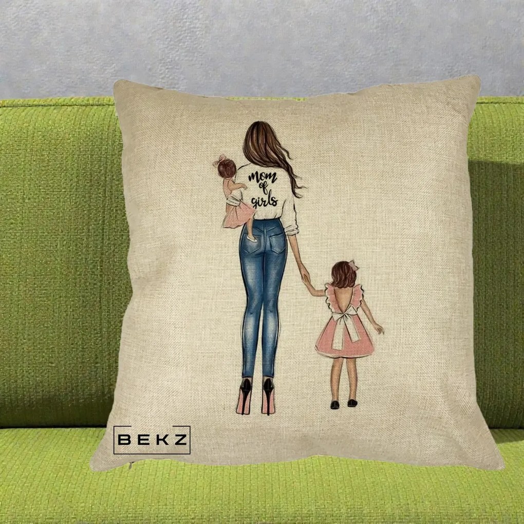 Cadou pentru Mama - Perna Personalizata Mom of Girls Mama cu Fetele, 40x40 cm, Crem, Husa Detasabila, Perna Inclusa, BEKZ®