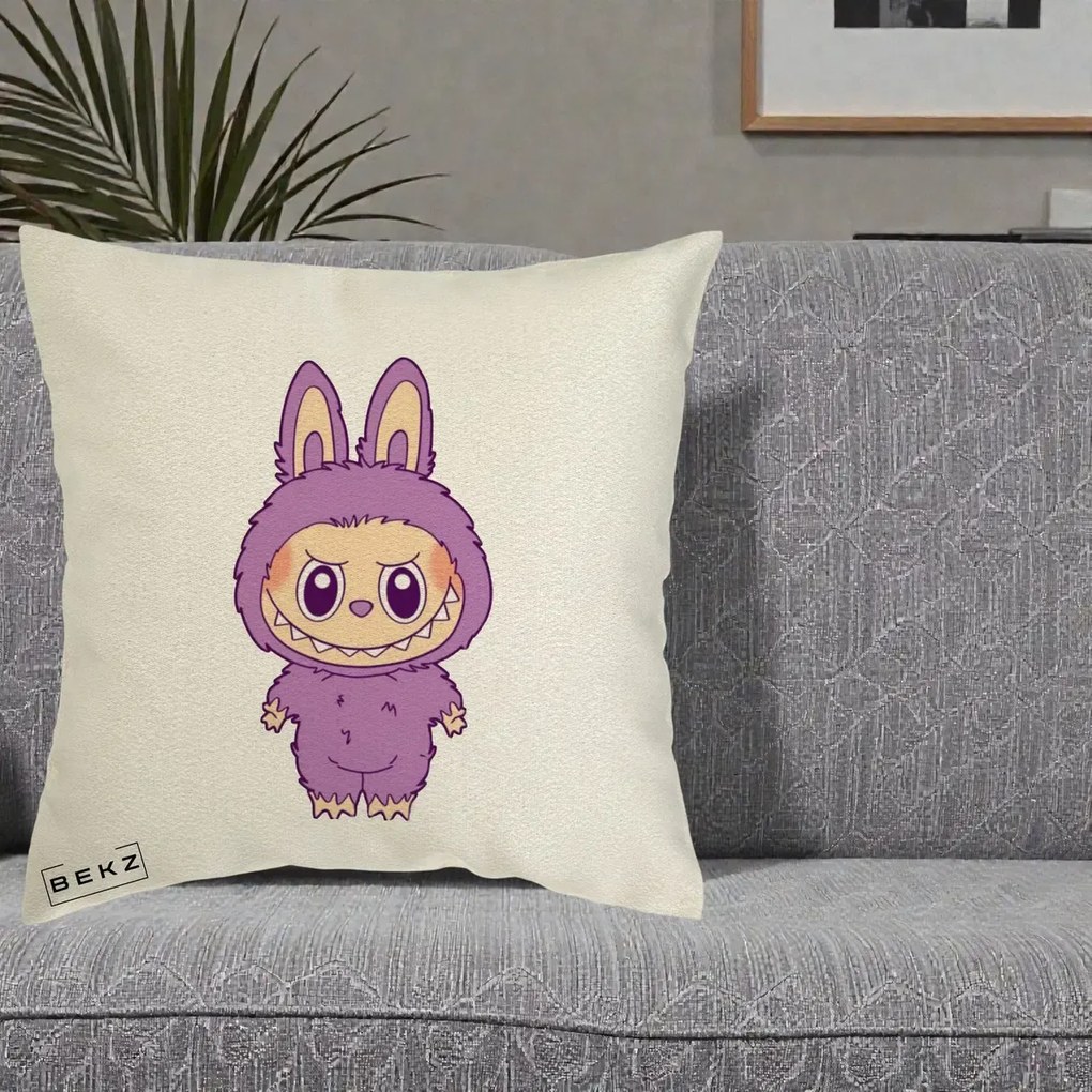 Perna Personalizata Labubu Violet Solo, 40x40 cm, Ecru, Husa Detasabila, Perna Inclusa, BEKZ®