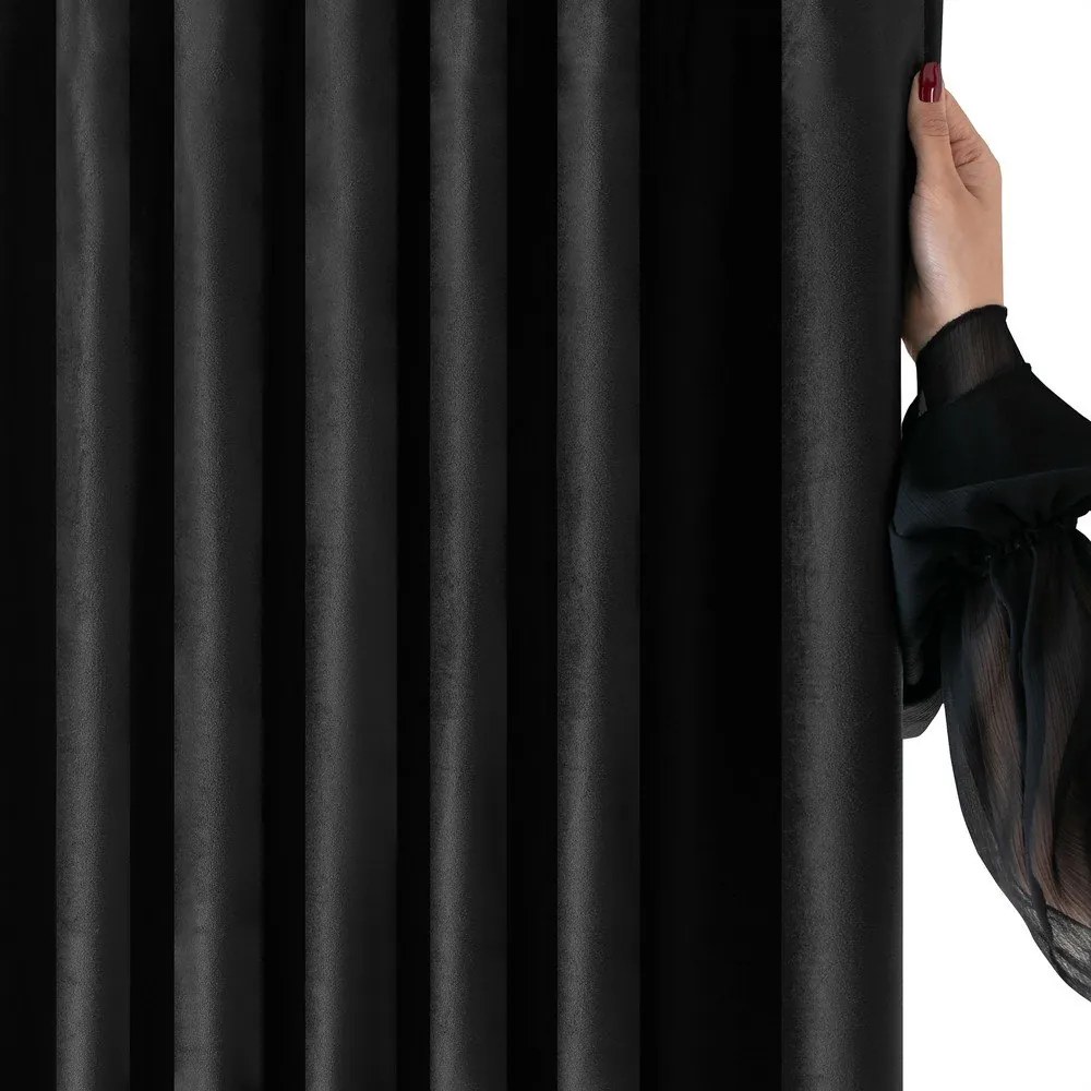 Draperie neagră dimout (semi-opacă) din catifea 140x225 cm Velto – Filumi