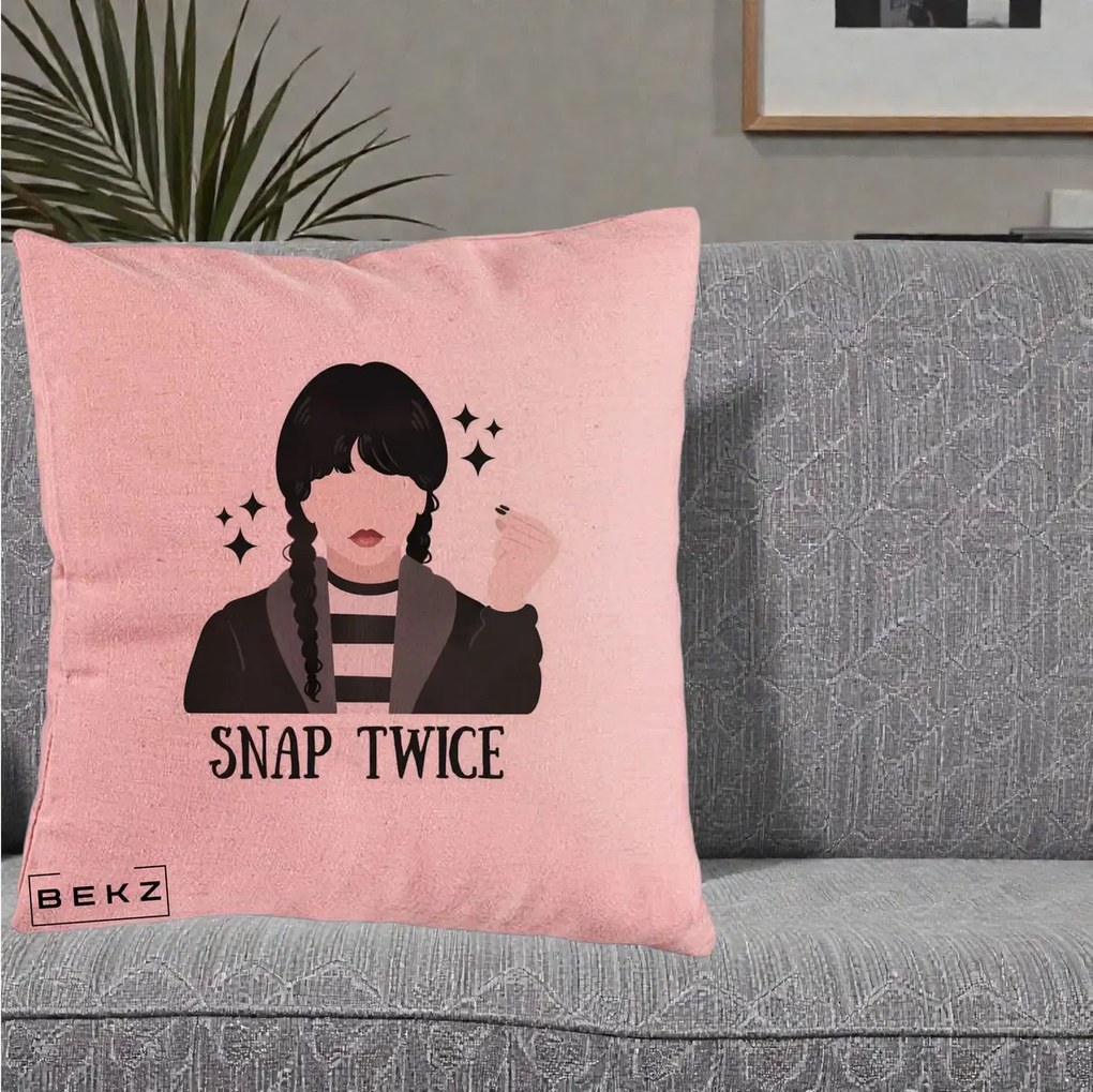 Perna Personalizata Wednesday Snap Twice, 40x40 cm, Roz, Husa Detasabila, Perna Inclusa, BEKZ®