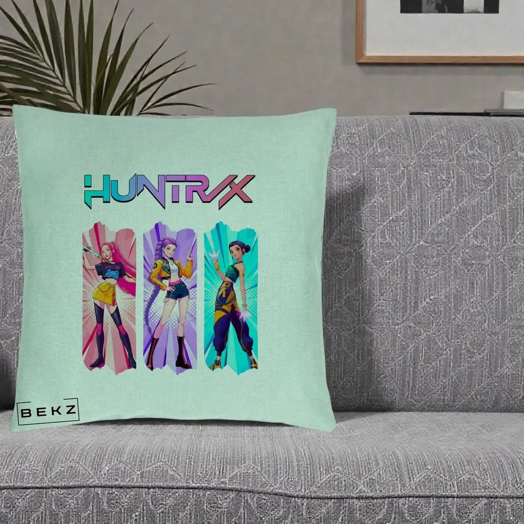 Perna Personalizata K-pop HUNTRX Trio cu Pisica in Benzi, 40x40 cm, Verde Menta, Husa Detasabila, Perna Inclusa, BEKZ®