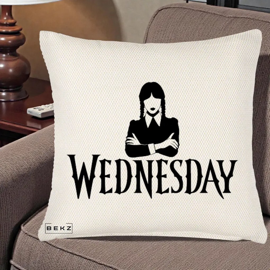 Perna Personalizata Wednesday Addams cu Brate Incrucisate, 40x40 cm, Crem Reliefat, Husa Detasabila, Perna Inclusa, BEKZ®