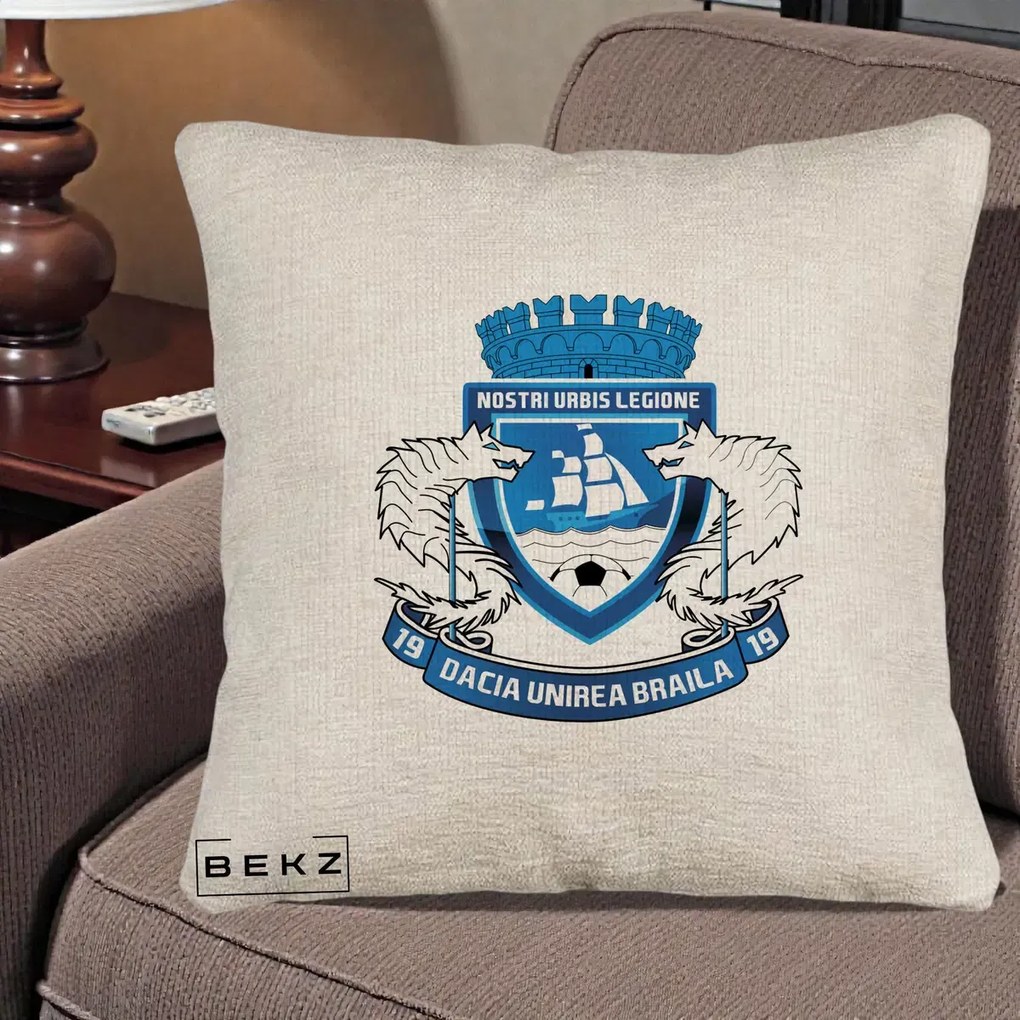 Perna Personalizata Dacia Unirea Braila 1919 Fotbal, 40x40 cm, Bej Canapea, Husa Detasabila, Perna Inclusa, BEKZ®