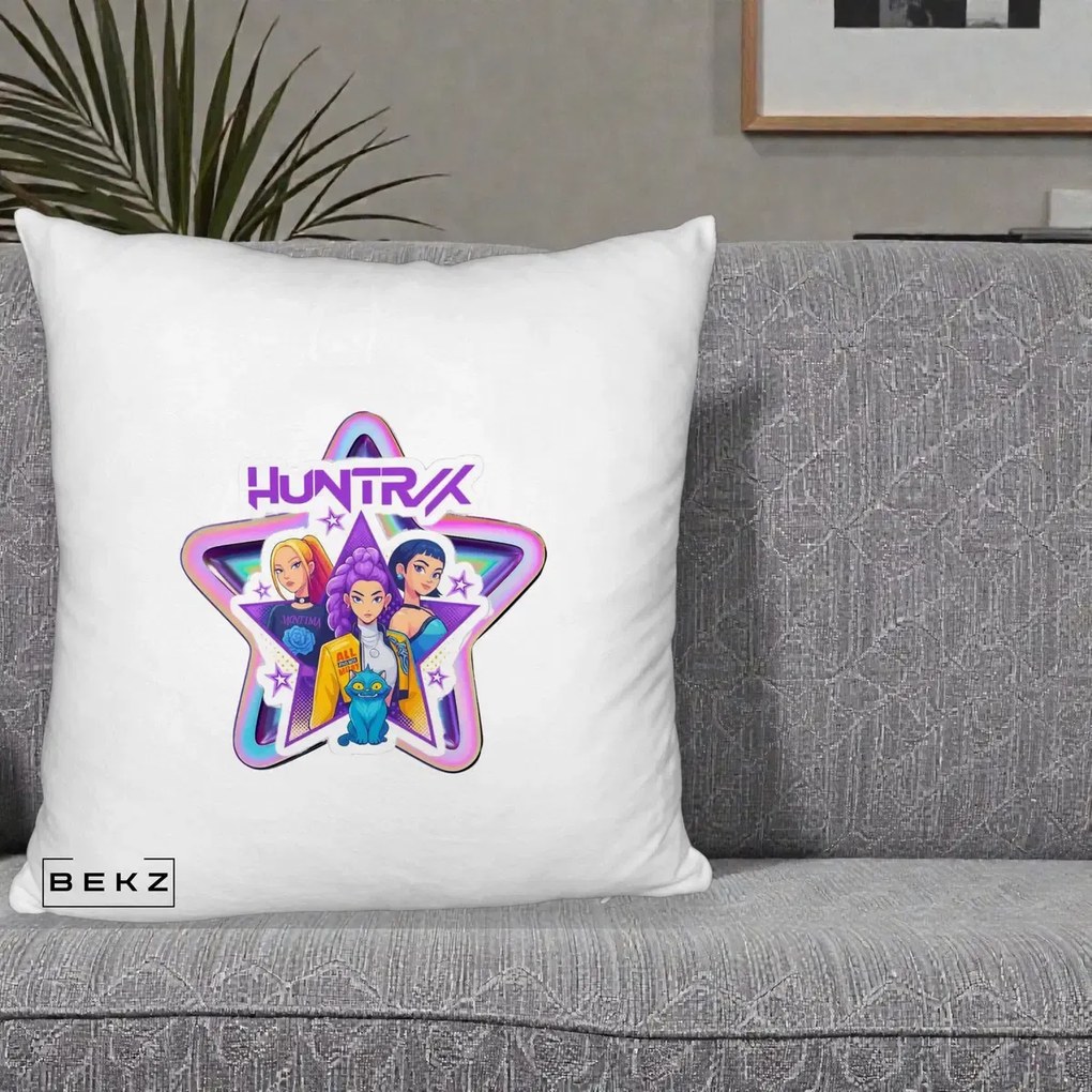 Perna Personalizata K-pop HUNTRX Trio Stea cu Pisica, 40x40 cm, Alb Pufos, Husa Detasabila, Perna Inclusa, BEKZ®
