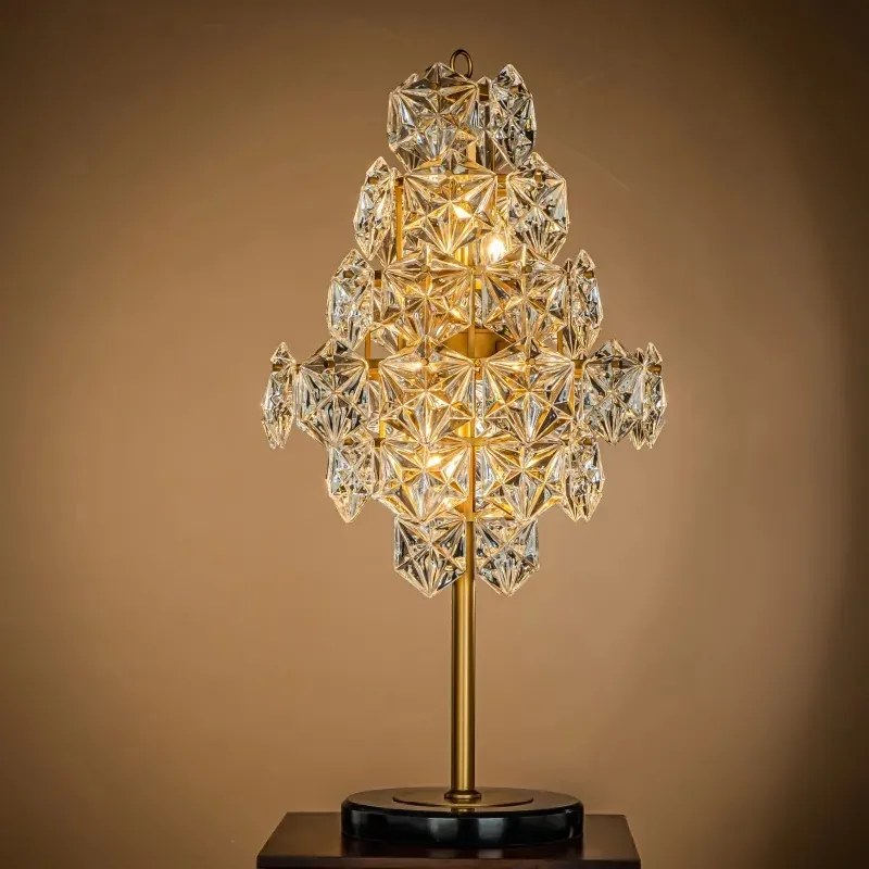 Lampă de masă din metal, auriu, cu cristale hexagonale din sticlă și bază neagră, 85 x 46 cm, „Delhi”