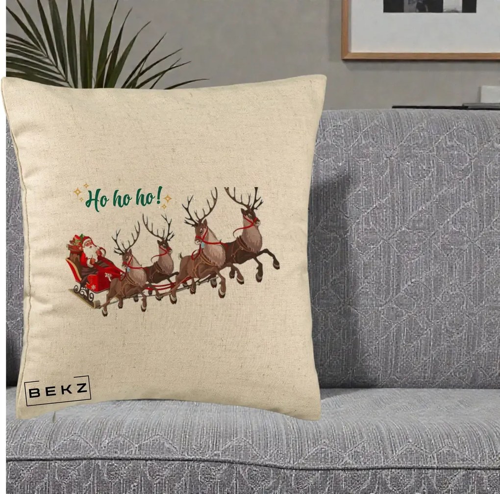 Perna Decorativa Ho Ho Ho Mos Craciun cu Sanie si Reni, 40x40 cm, Bej, Husa Detasabila, Perna Inclusa, BEKZ®