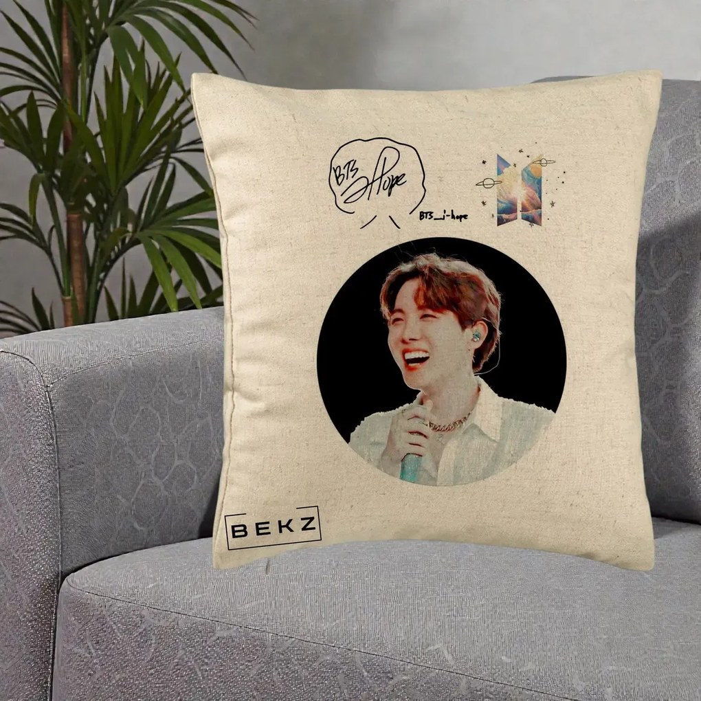 Perna Personalizata K-pop BTS J-Hope Portret cu Autograf, 40x40 cm, Bej, Husa Detasabila, Perna Inclusa, BEKZ®