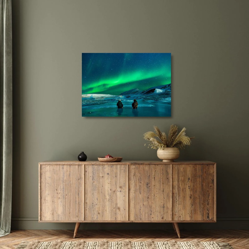 Tablou pe sticlă cu oameni la Aurora borealis (70x50 cm)