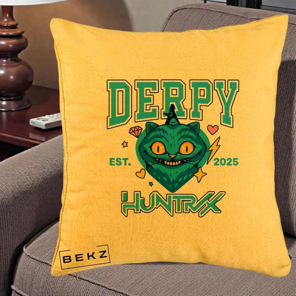 Perna Personalizata K-pop HUNTRX Derpy Pisica Albastra, 40x40 cm, Galben, Husa Detasabila, Perna Inclusa, BEKZ®