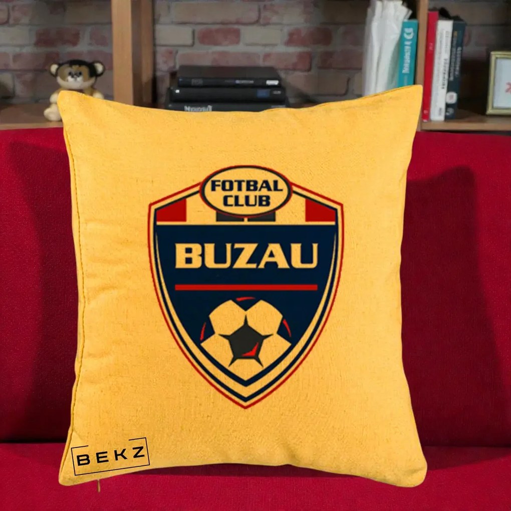 Perna Personalizata FC Buzau Fotbal, 40x40 cm, Galben, Husa Detasabila, Perna Inclusa, BEKZ®