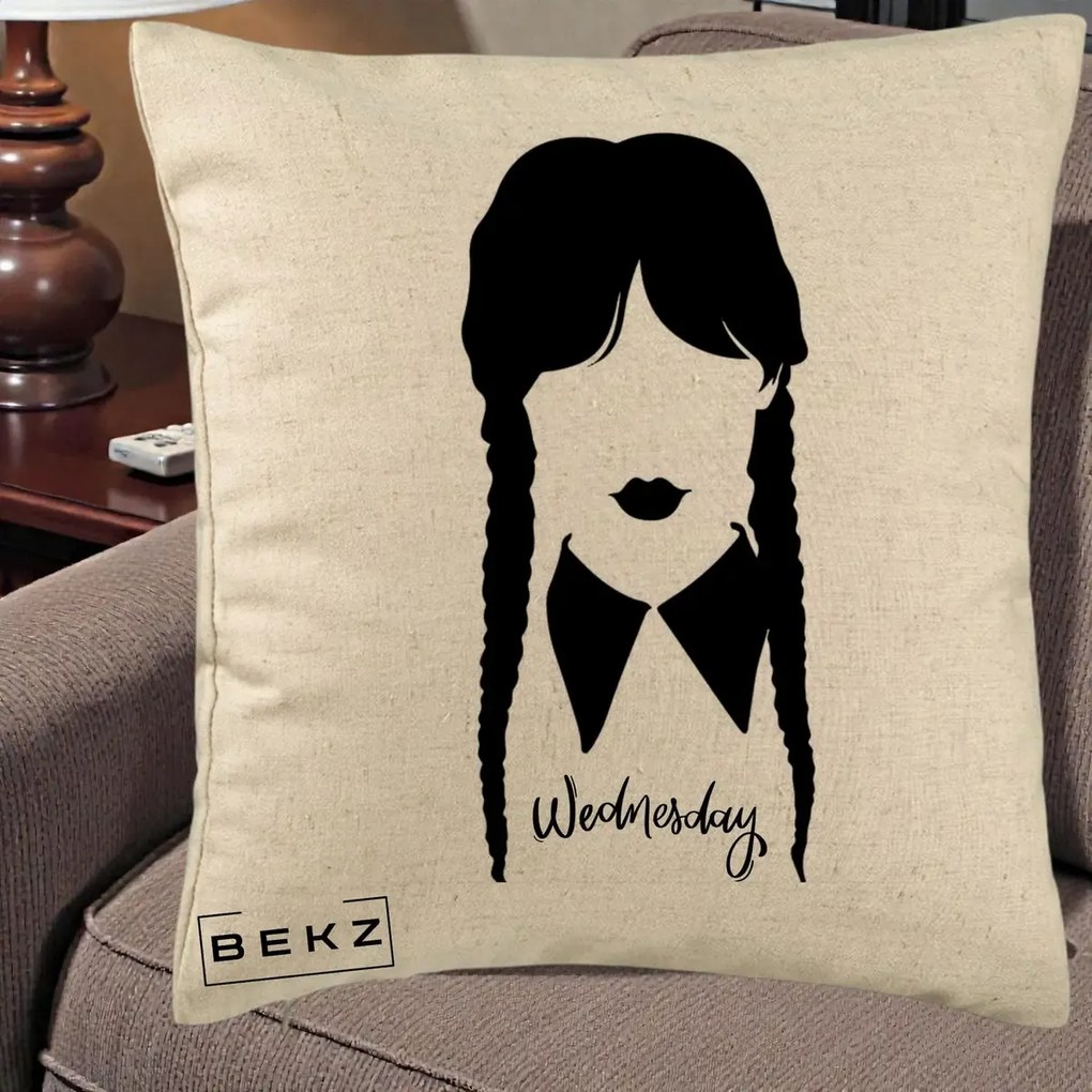 Perna Personalizata Wednesday Addams Silueta Alb-Negru, 40x40 cm, Bej, Husa Detasabila, Perna Inclusa, BEKZ®