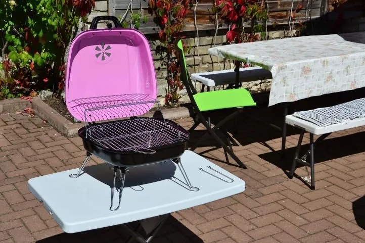 Grătar portabil de cărbune BBQ - roz