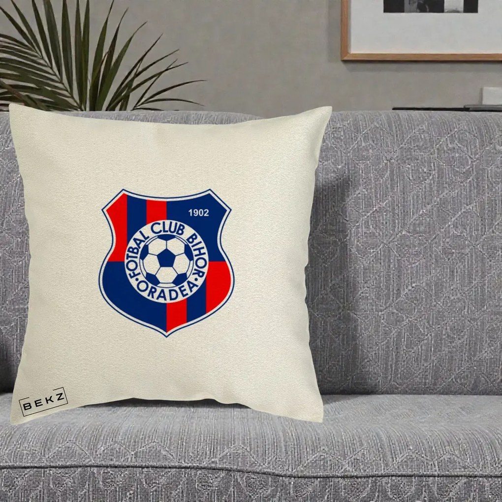 Perna Personalizata FC Bihor Oradea 1902 Fotbal, 40x40 cm, Ecru, Husa Detasabila, Perna Inclusa, BEKZ®