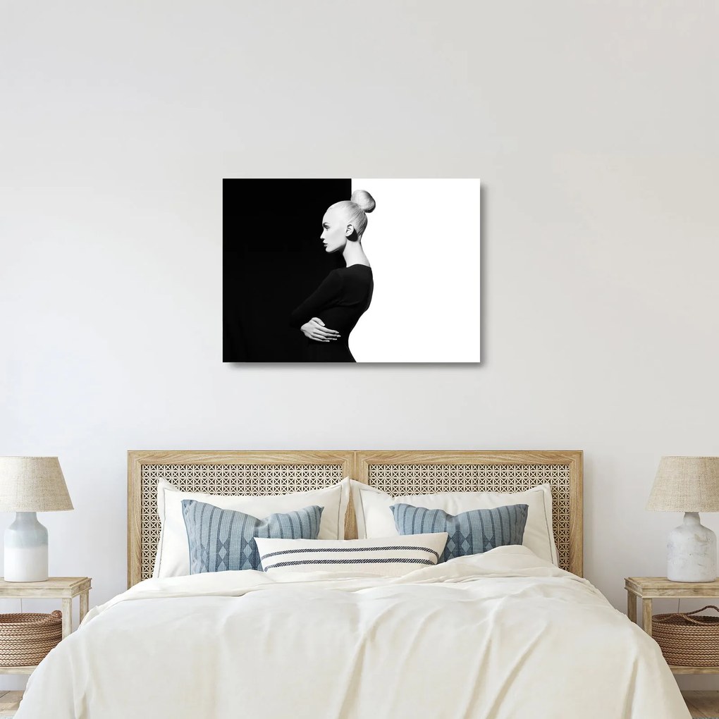 Tablou pe sticlă - O femeie à la yin și yang (70x50 cm)