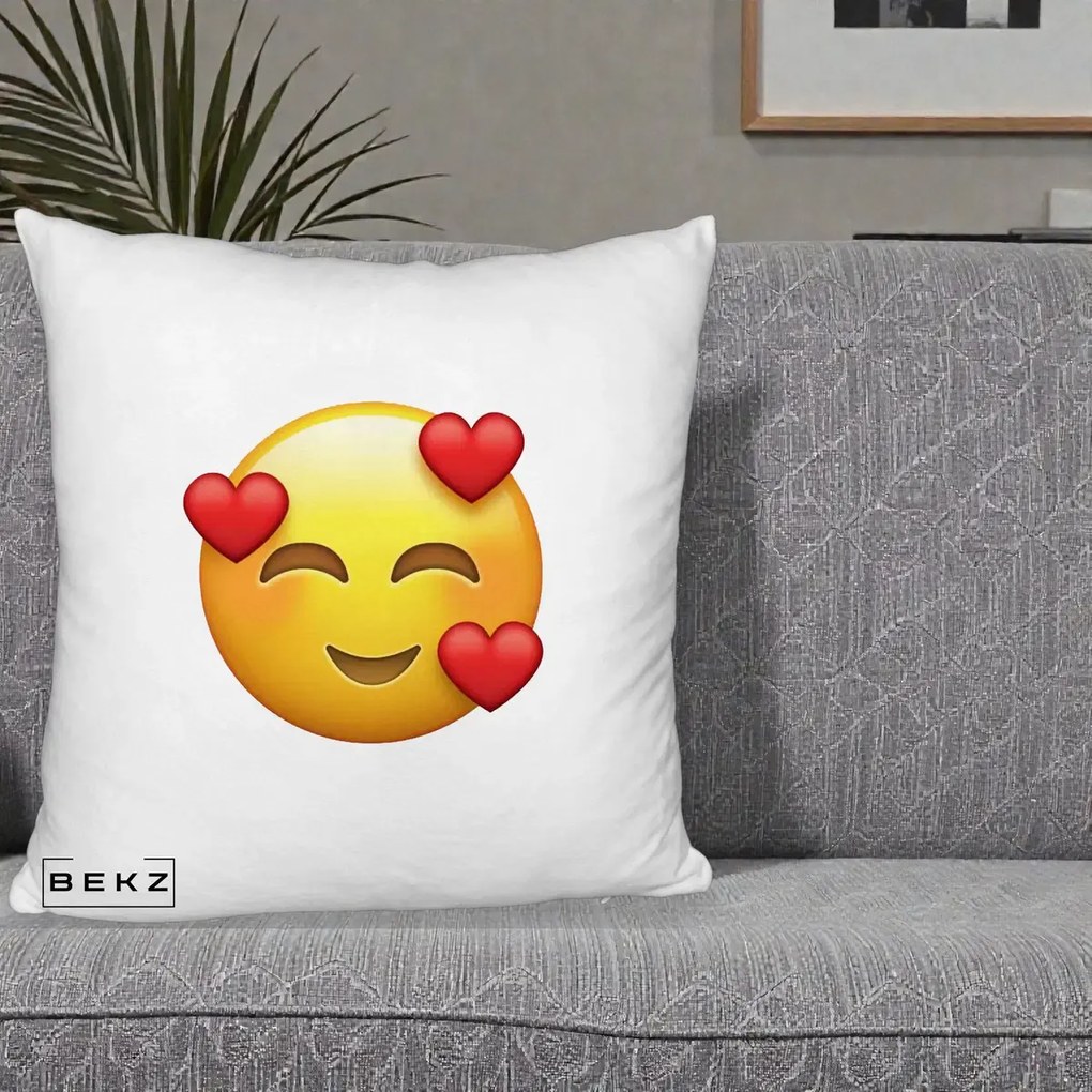 Perna Decorativa Emoji cu 3 Inimi, 40x40 cm, Alb Pufos, Husa Detasabila, Perna Inclusa, BEKZ®