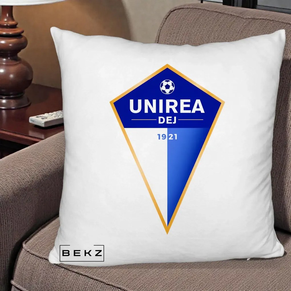 Perna Personalizata Unirea Dej 1921 Fotbal, 40x40 cm, Alb Pufos, Husa Detasabila, Perna Inclusa, BEKZ®
