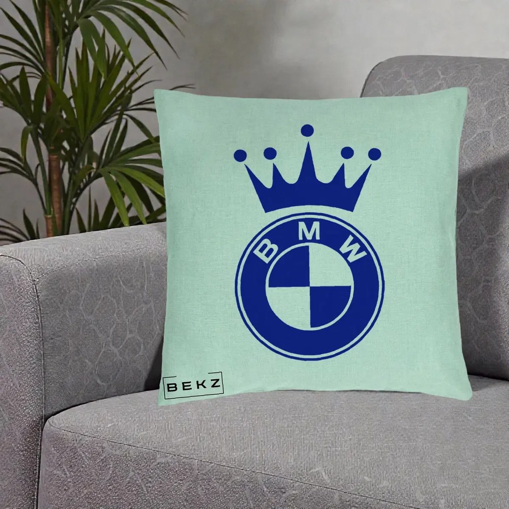 Perna Personalizata cu emblema BMW si Coroana, 40x40 cm, Verde Menta, Husa Detasabila, Perna Inclusa, BEKZ®