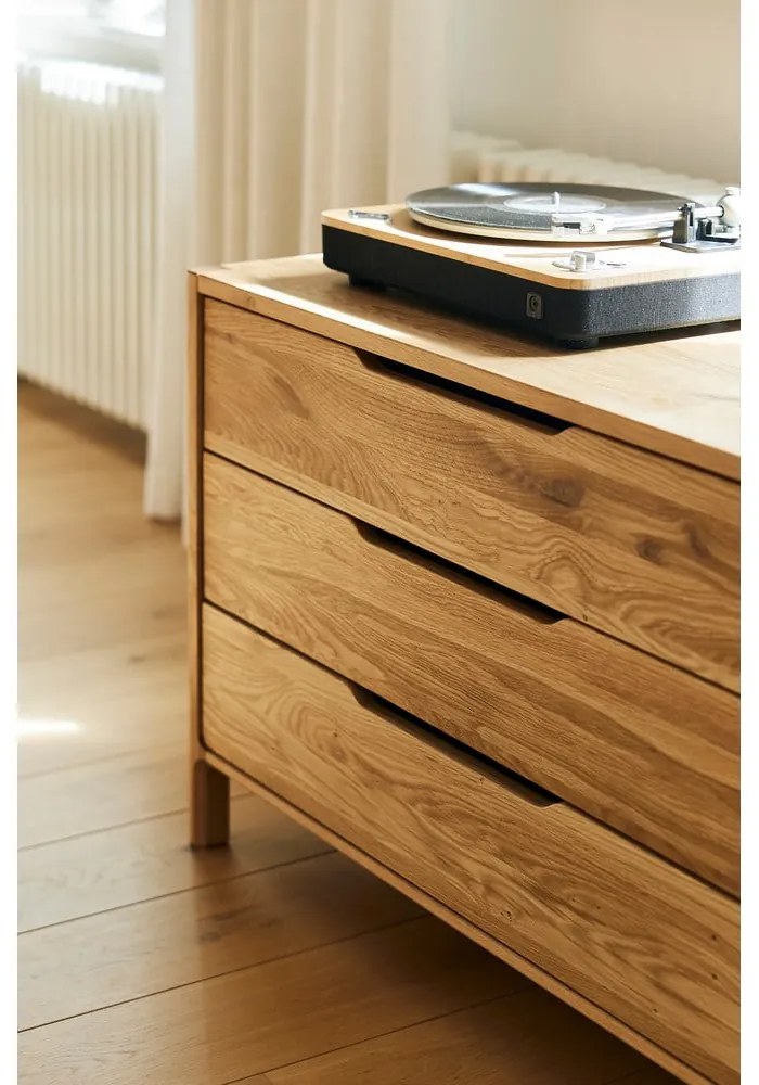 Comodă în culoare naturală joasă din lemn de stejar 140x64 cm Twig – The Beds