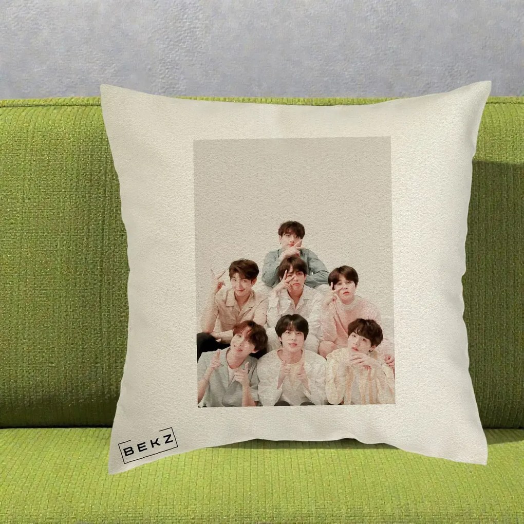 Perna Personalizata K-pop BTS Foto Grup Pastel, 40x40 cm, Ecru, Husa Detasabila, Perna Inclusa, BEKZ®