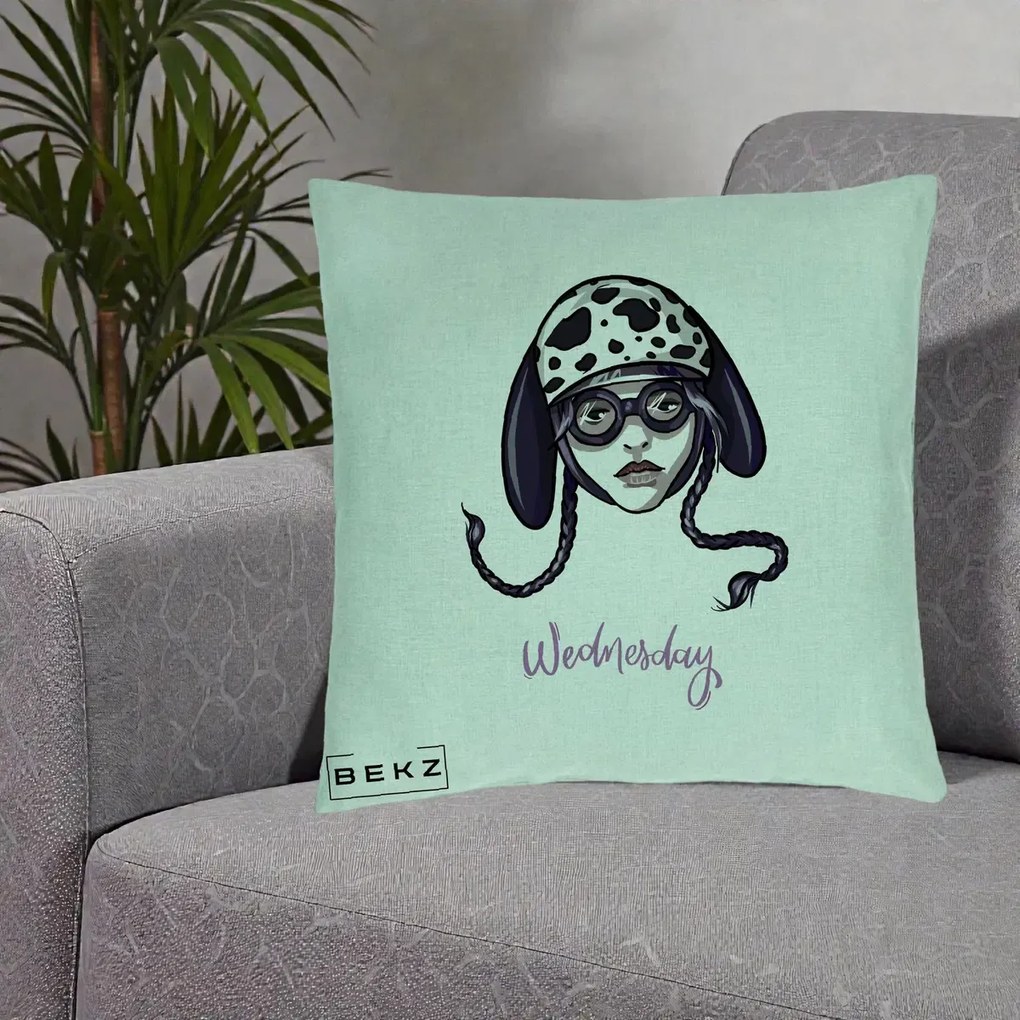 Perna Personalizata Wednesday Addams cu Caine Dalmatian, 40x40 cm, Verde Menta, Husa Detasabila, Perna Inclusa, BEKZ®