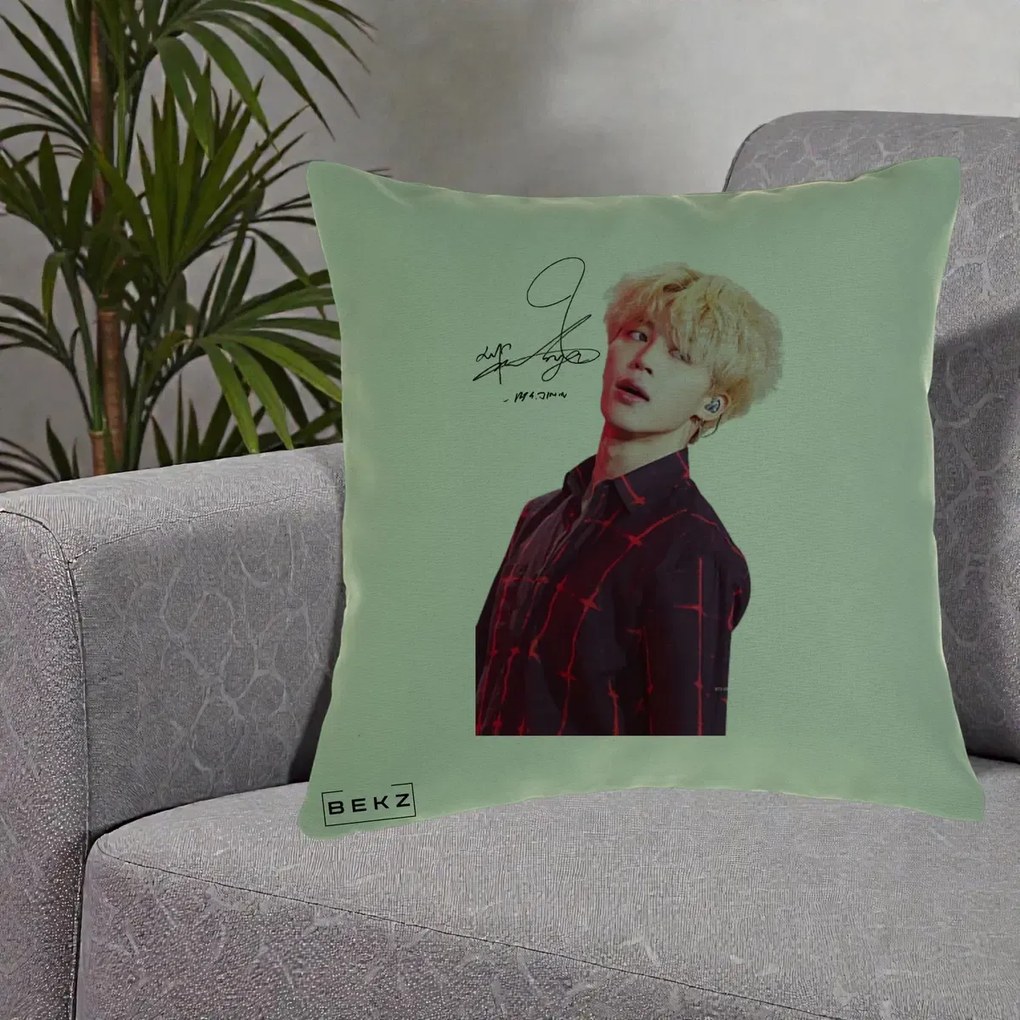 Perna Personalizata K-pop BTS Jimin Portret Artistic par Blond Autograf, 40x40 cm, Verde, Husa Detasabila, Perna Inclusa, BEKZ®