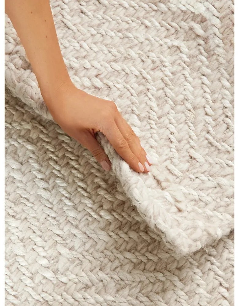 Covor tip traversă crem-fildeș țesut manual din amestesc de lână 80x200 cm Majoli – Elle Decoration