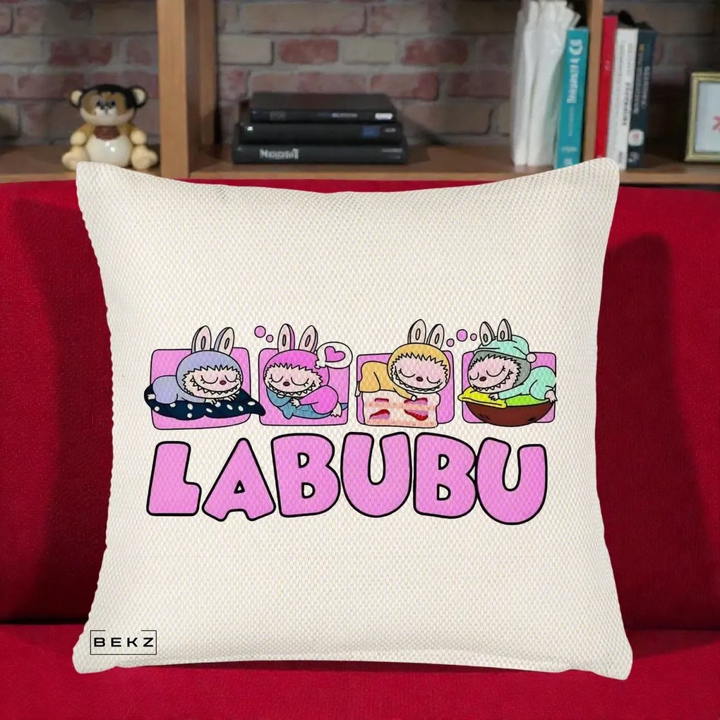 Perna Personalizata Labubu Sleeping Quad, 40x40 cm, Crem Reliefat, Husa Detasabila, Perna Inclusa, BEKZ®