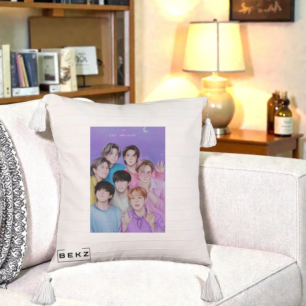 Perna Personalizata K-pop BTS Our Universe Fanart Violet Pastel, 40x40 cm, Bej cu Franjuri, Husa Detasabila, Perna Inclusa, BEKZ®