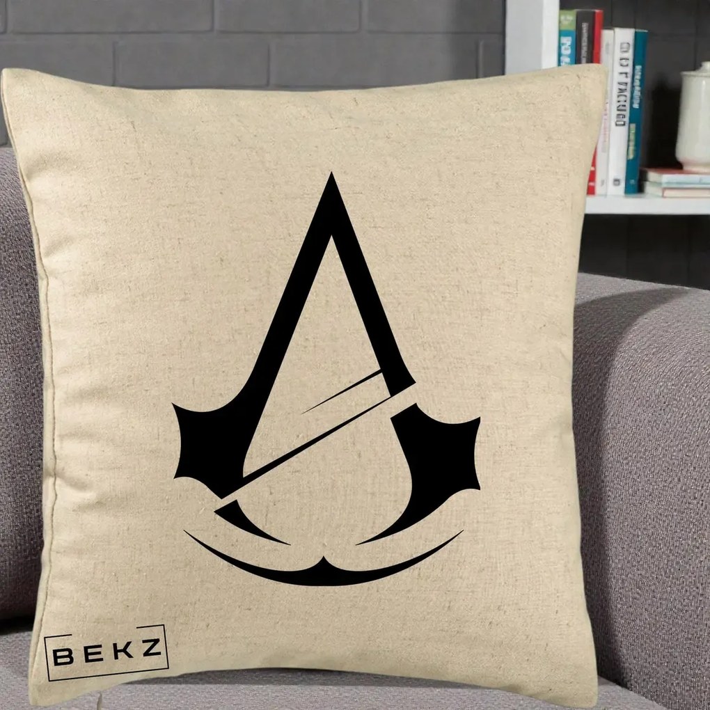 Perna Personalizata Assassin's Creed Minimalist, 40x40 cm, Bej, Husa Detasabila, Perna Inclusa, BEKZ®