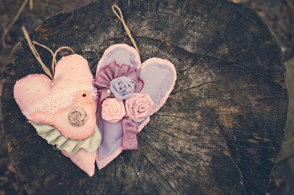 Fototapet handmade inimioare pe trunchi