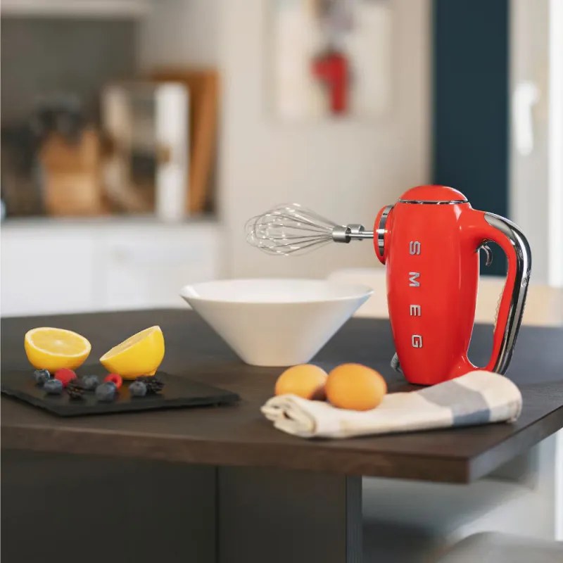Mixer manual SMEG 50's Style HMF01RDEU, 250 W, 9 viteze, Functie Turbo, Afisaj LED, Timer, Accesorii, Rosu