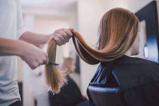 Fotografie Girlfriends getting new haircut., Guido Mieth