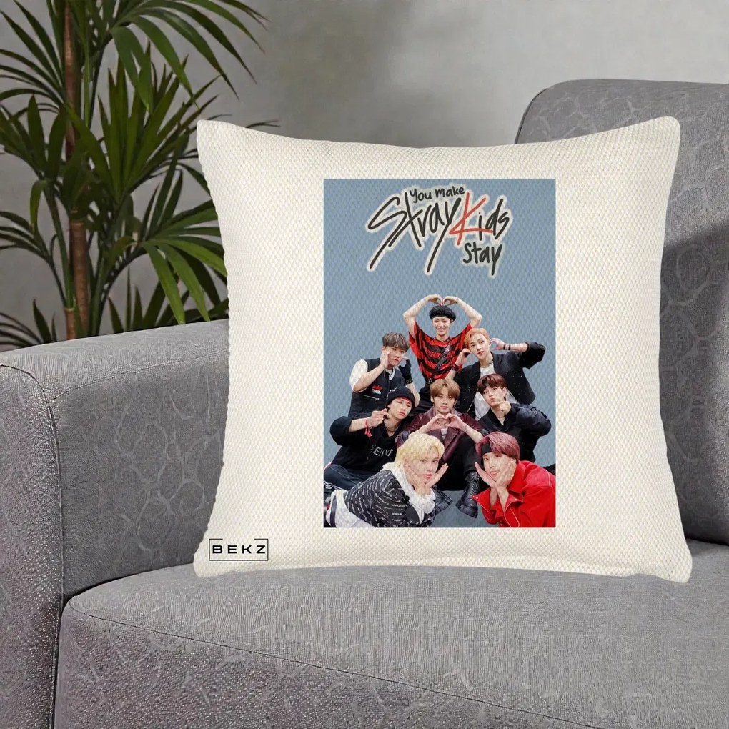 Perna Personalizata K-pop Stray Kids You Make Stray Kids Stay cu Foto Grup, 40x40 cm, Crem Reliefat, Husa Detasabila, Perna Inclusa, BEKZ®