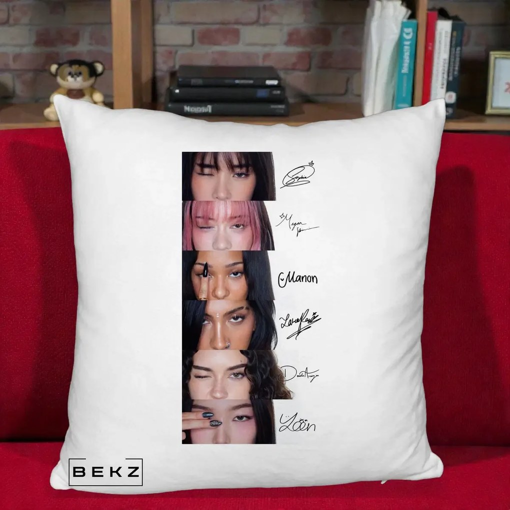 Perna Personalizata K-pop KATSEYE Semnaturi fara Foto, 40x40 cm, Alb Pufos, Husa Detasabila, Perna Inclusa, BEKZ®