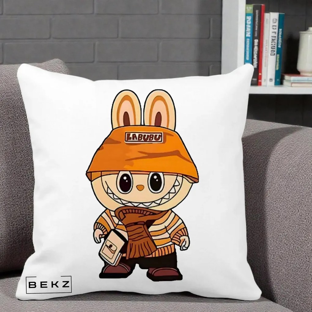 Perna Personalizata Labubu Streetwear Portocaliu, 40x40 cm, Alba Mata, Husa Detasabila, Perna Inclusa, BEKZ®