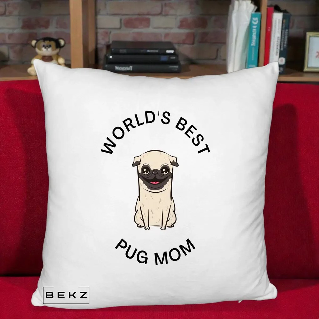 Cadou pentru Iubitorii de Caini - Perna Personalizata World's Best Pug Mom, 40x40 cm, Alb Pufos, Husa Detasabila, Perna Inclusa, BEKZ®