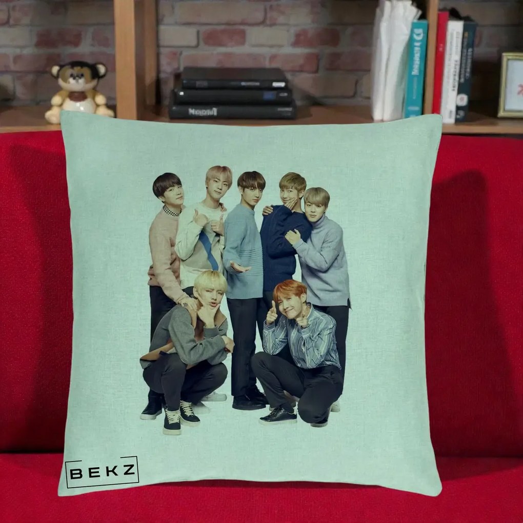 Perna Personalizata K-pop BTS Foto Grup In Picioare Tricoturi, 40x40 cm, Verde Menta, Husa Detasabila, Perna Inclusa, BEKZ®