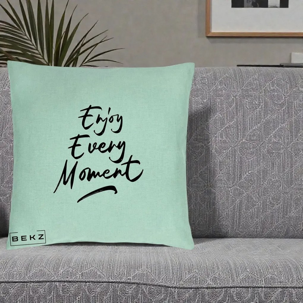 Perna Decorativa Enjoy Every Moment, 40x40 cm, Verde Menta, Husa Detasabila, Perna Inclusa, BEKZ®