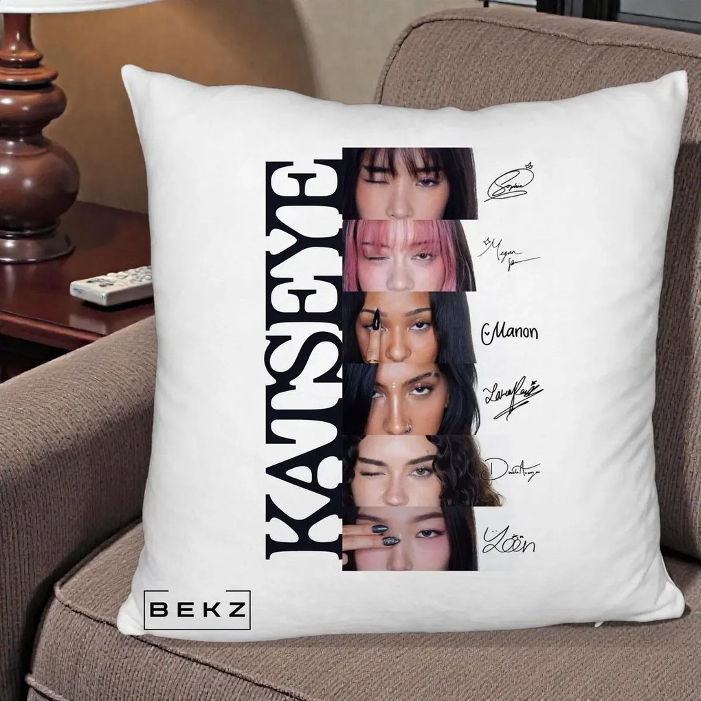 Perna Personalizata K-pop KATSEYE Semnaturi Membre Foto, 40x40 cm, Alb Pufos, Husa Detasabila, Perna Inclusa, BEKZ®