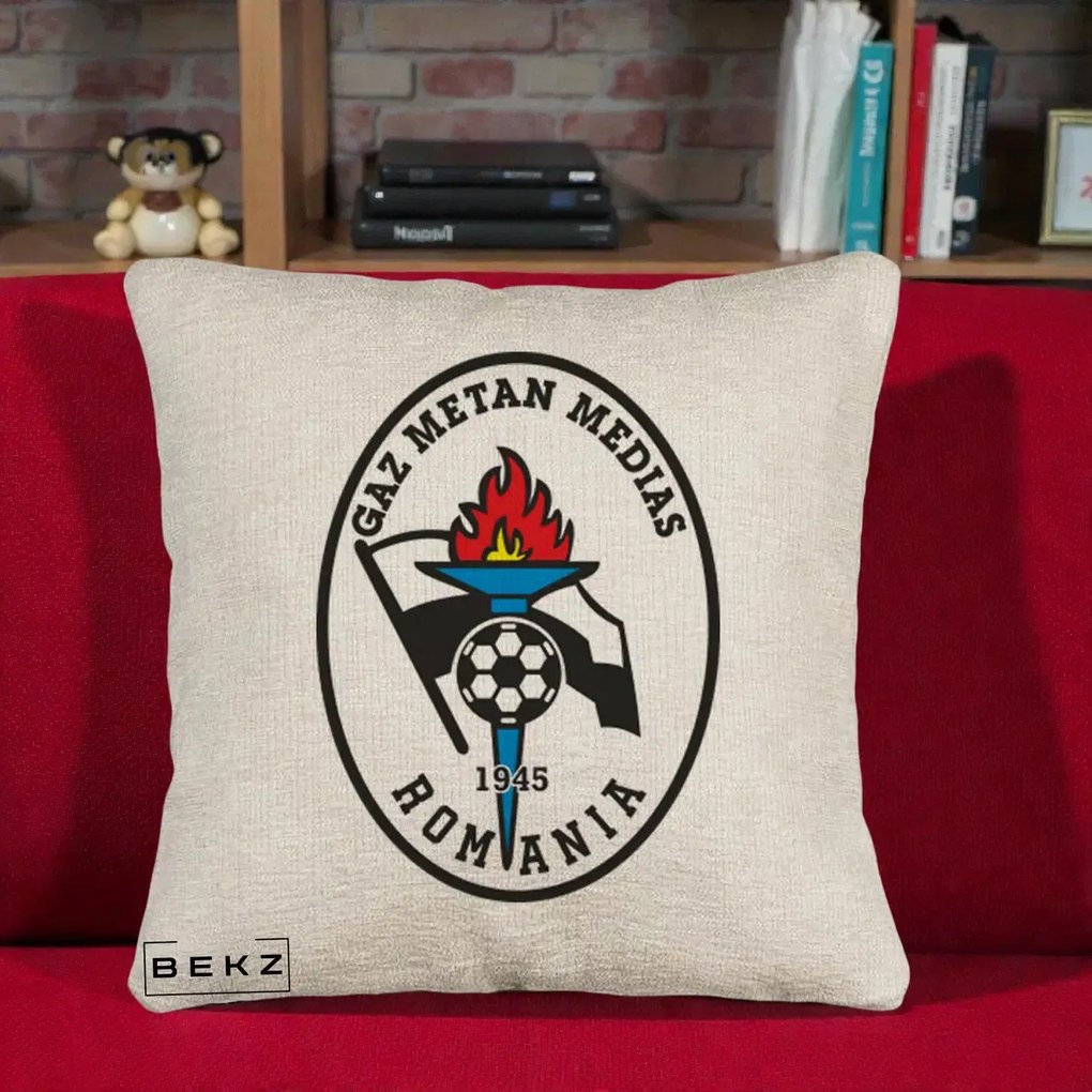 Perna Personalizata Gaz Metan Medias 1945 Fotbal, 40x40 cm, Bej Canapea, Husa Detasabila, Perna Inclusa, BEKZ®