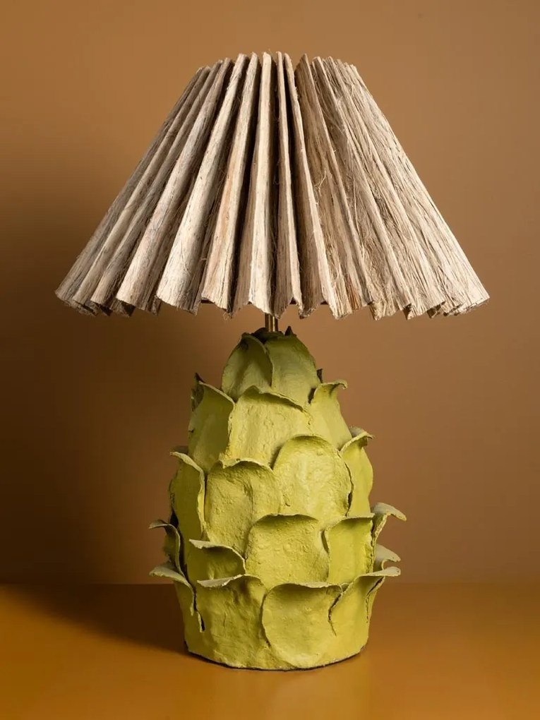 Lampă de masă din iută cu abajur plisat natur și structură din hârtie mâché verde, formă florală sculptată, finisaj natural, 67,5×50 cm, „Artyso"