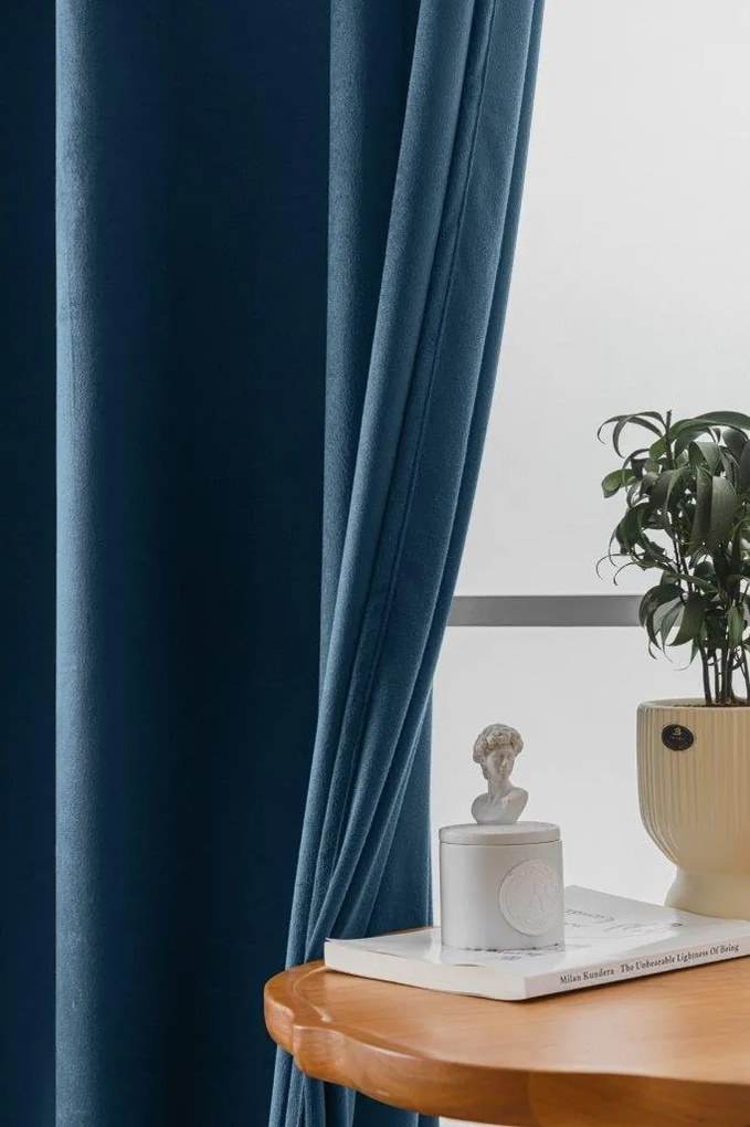 Draperie din catifea opaca Culoare albastru kerosen, VELVET 140x250 cm