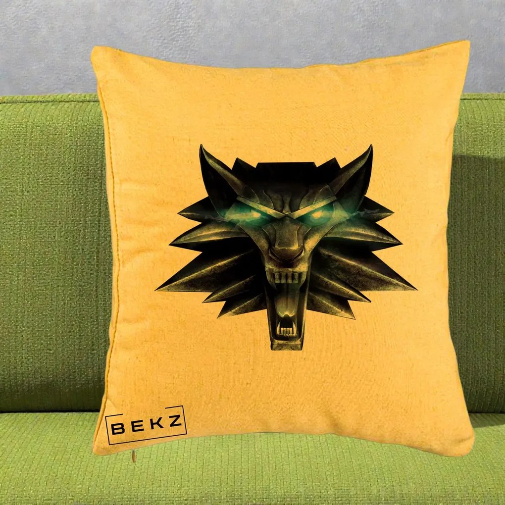 Perna Decorativa The Witcher Wolf Head, 40x40 cm, Galben, Husa Detasabila, Perna Inclusa, BEKZ®
