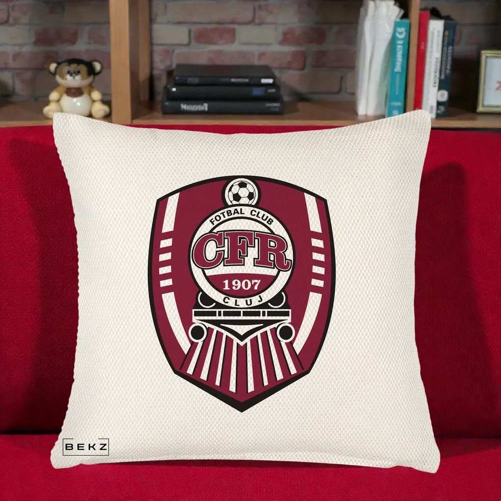 Perna Personalizata CFR Cluj Fotbal Club 1907, 40x40 cm, Crem Reliefat, Husa Detasabila, Perna Inclusa, BEKZ®