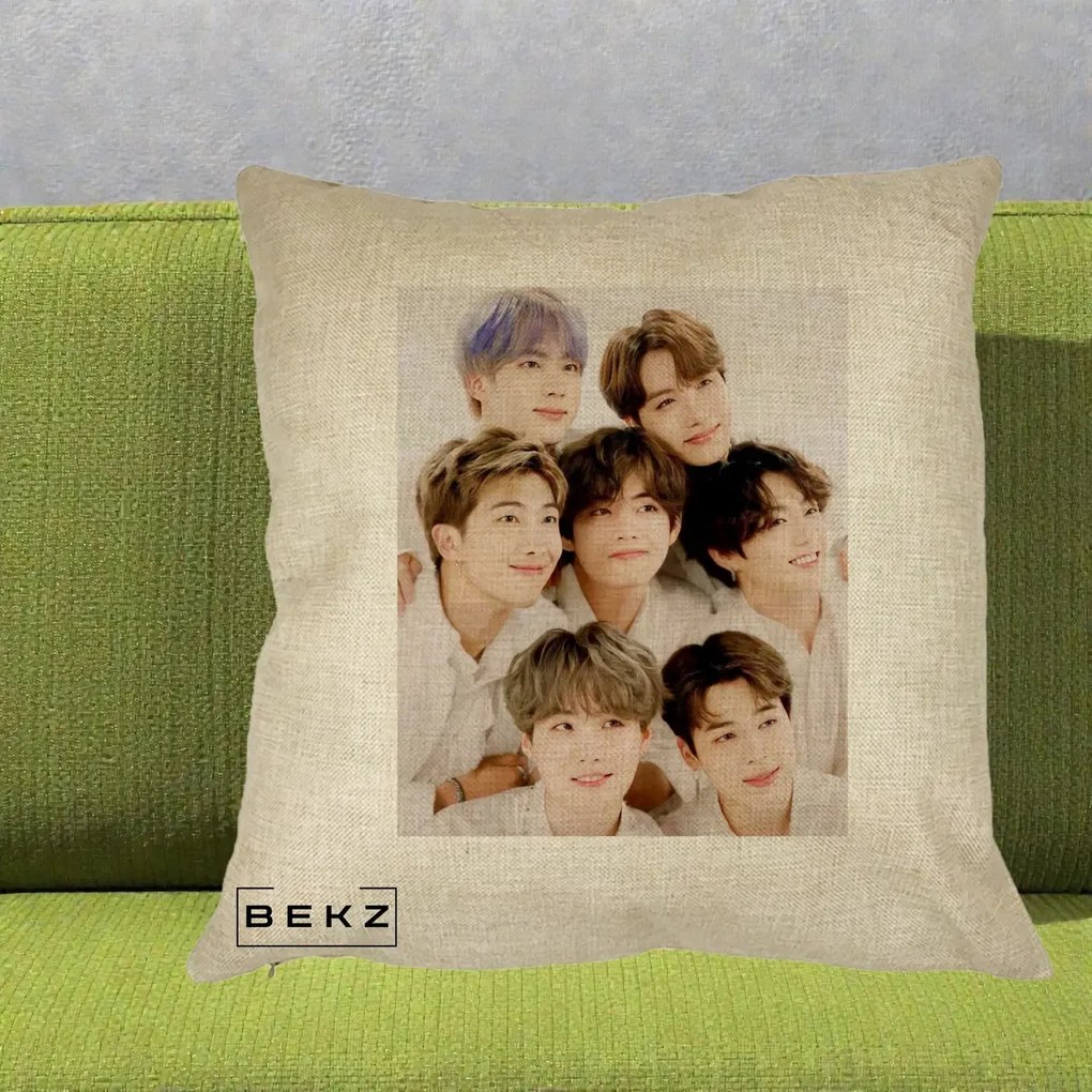 Perna Personalizata K-pop BTS Foto Grup Fete Albe, 40x40 cm, Crem, Husa Detasabila, Perna Inclusa, BEKZ®
