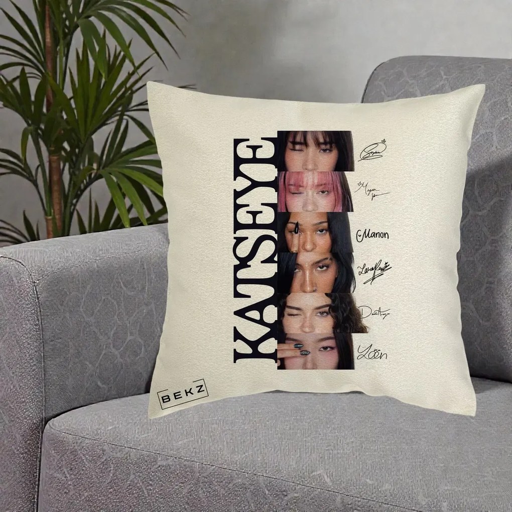 Perna Personalizata K-pop KATSEYE Semnaturi Membre Foto, 40x40 cm, Ecru, Husa Detasabila, Perna Inclusa, BEKZ®