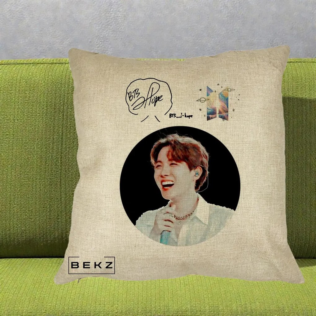 Perna Personalizata K-pop BTS J-Hope Portret cu Autograf, 40x40 cm, Crem, Husa Detasabila, Perna Inclusa, BEKZ®