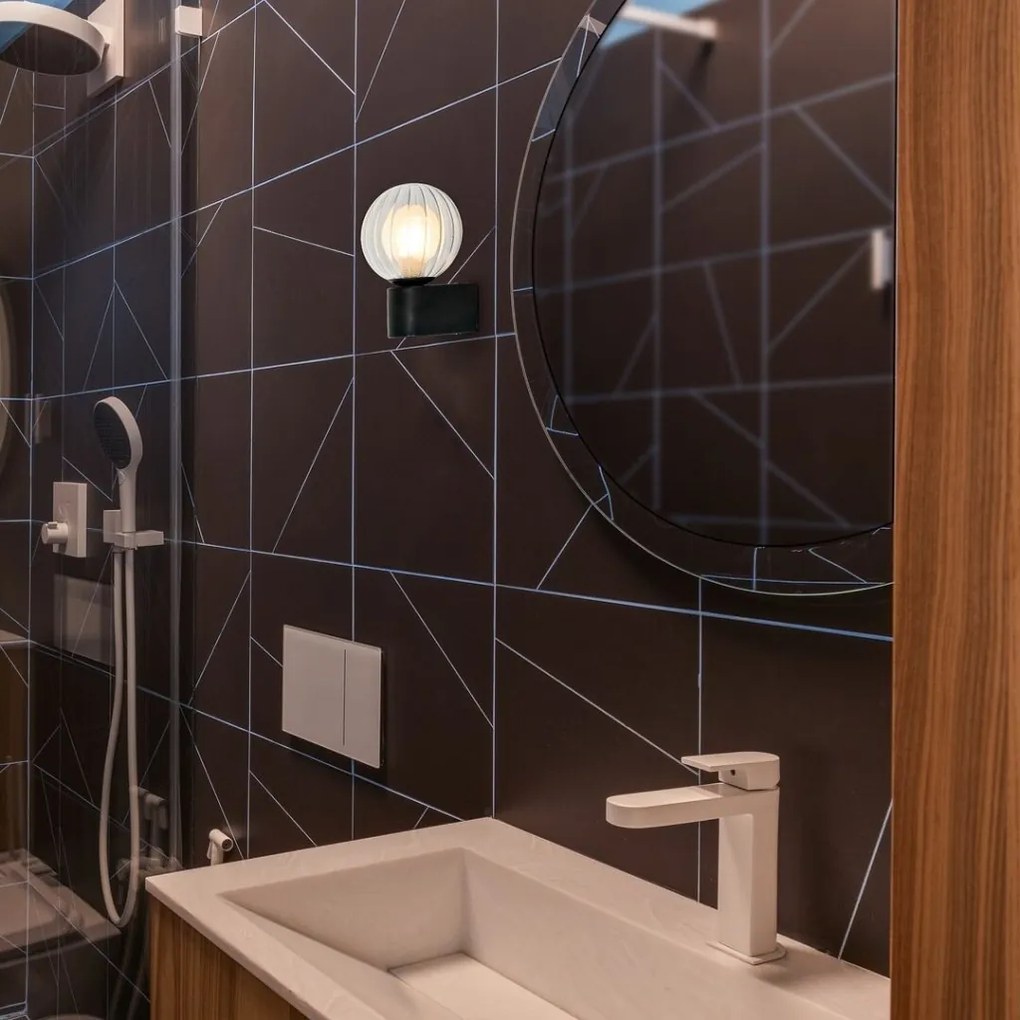 Aplica de perete cu protectie IP44 Colzar