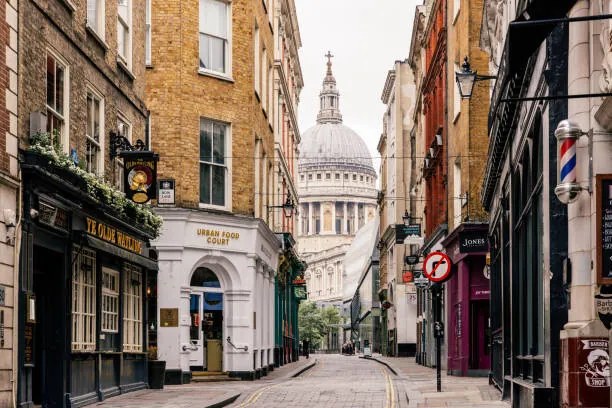 Fotografie St. Paul's cathedral and street with, Alexander Spatari